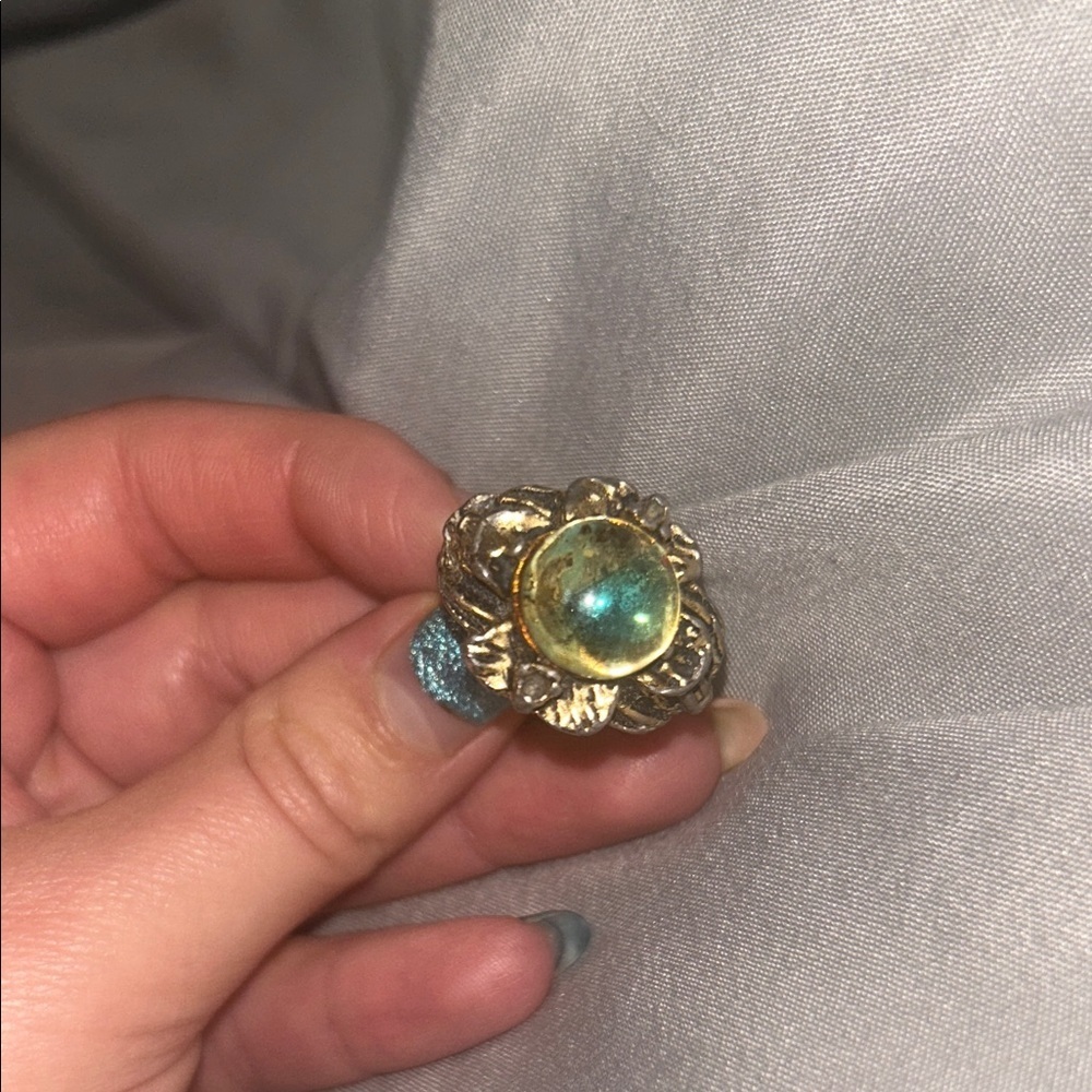Statement globe vintage ring with some wear - Picture 2 of 3